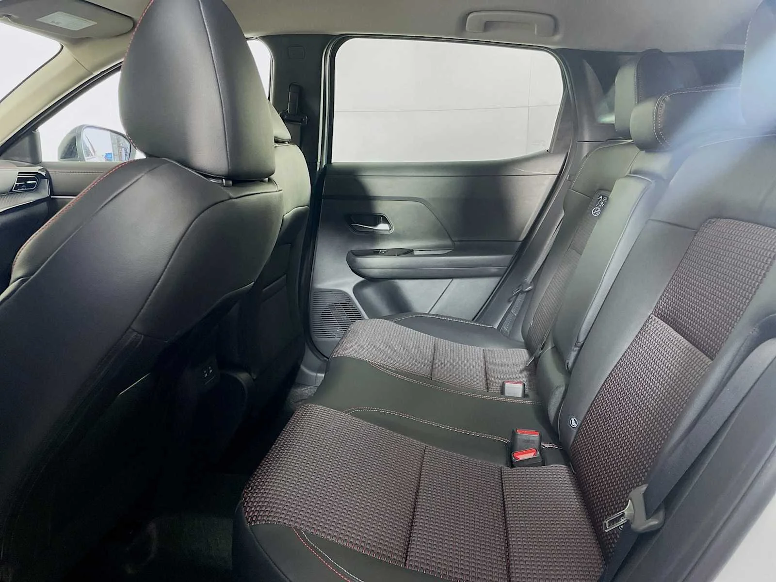 New 2026 Aspen White TriCoat Nissan SR image 5
