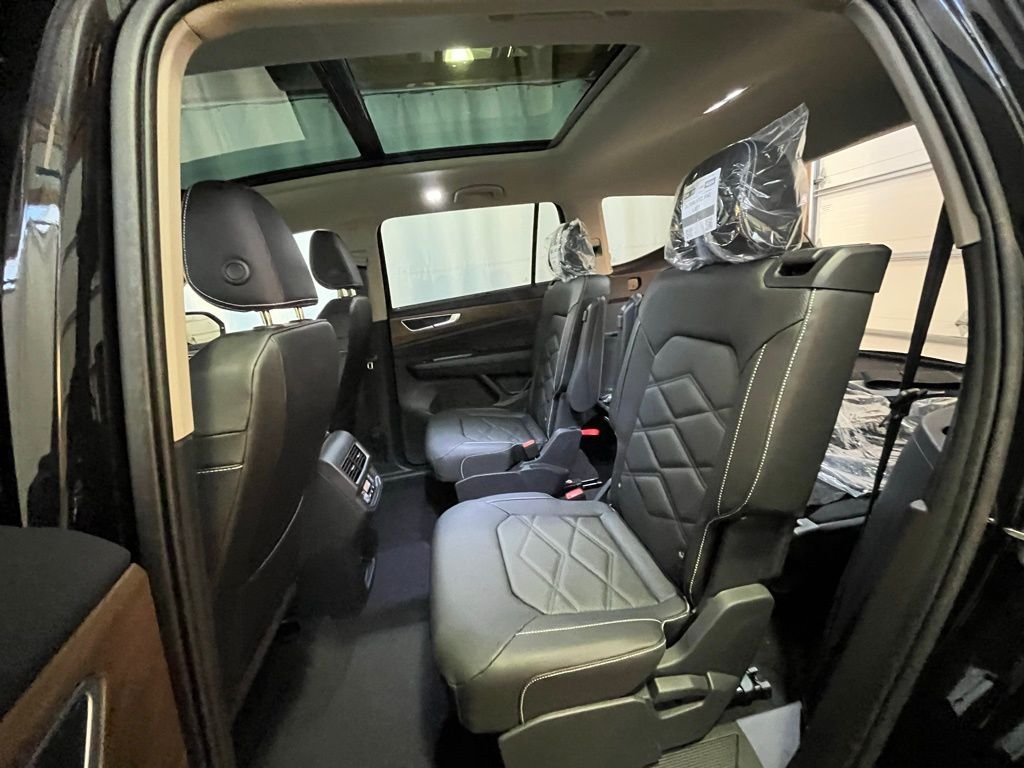 New 2026 Black Volkswagen 2.0T SE w/Technology image 22