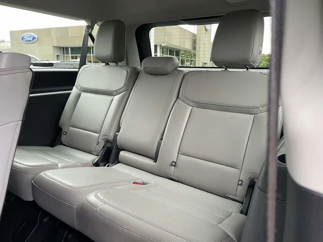 Used 2025 Oxford White Ford Active image 13