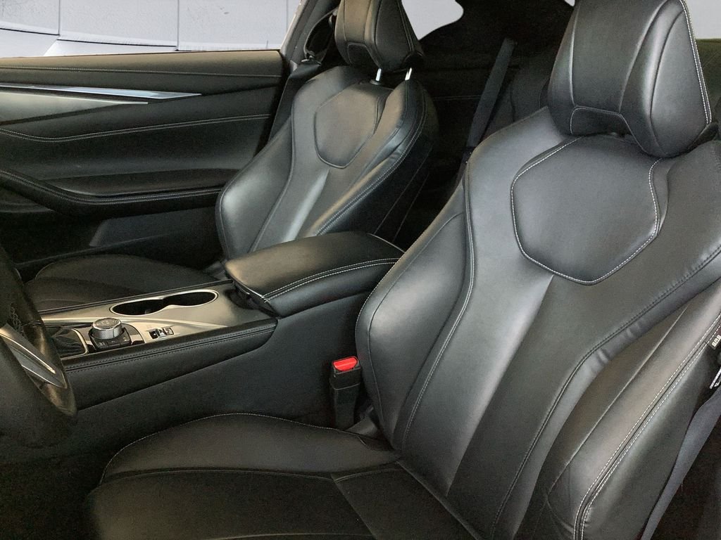 Used 2019 White INFINITI 3.0t LUXE image 8