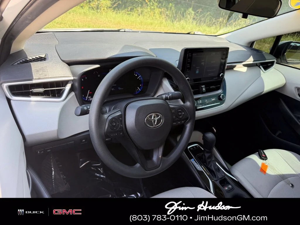 Used 2022 Off-white Toyota Hybrid LE image 4