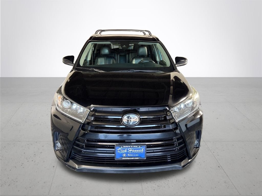 Used 2019 Midnight Black Metallic Toyota SE image 3
