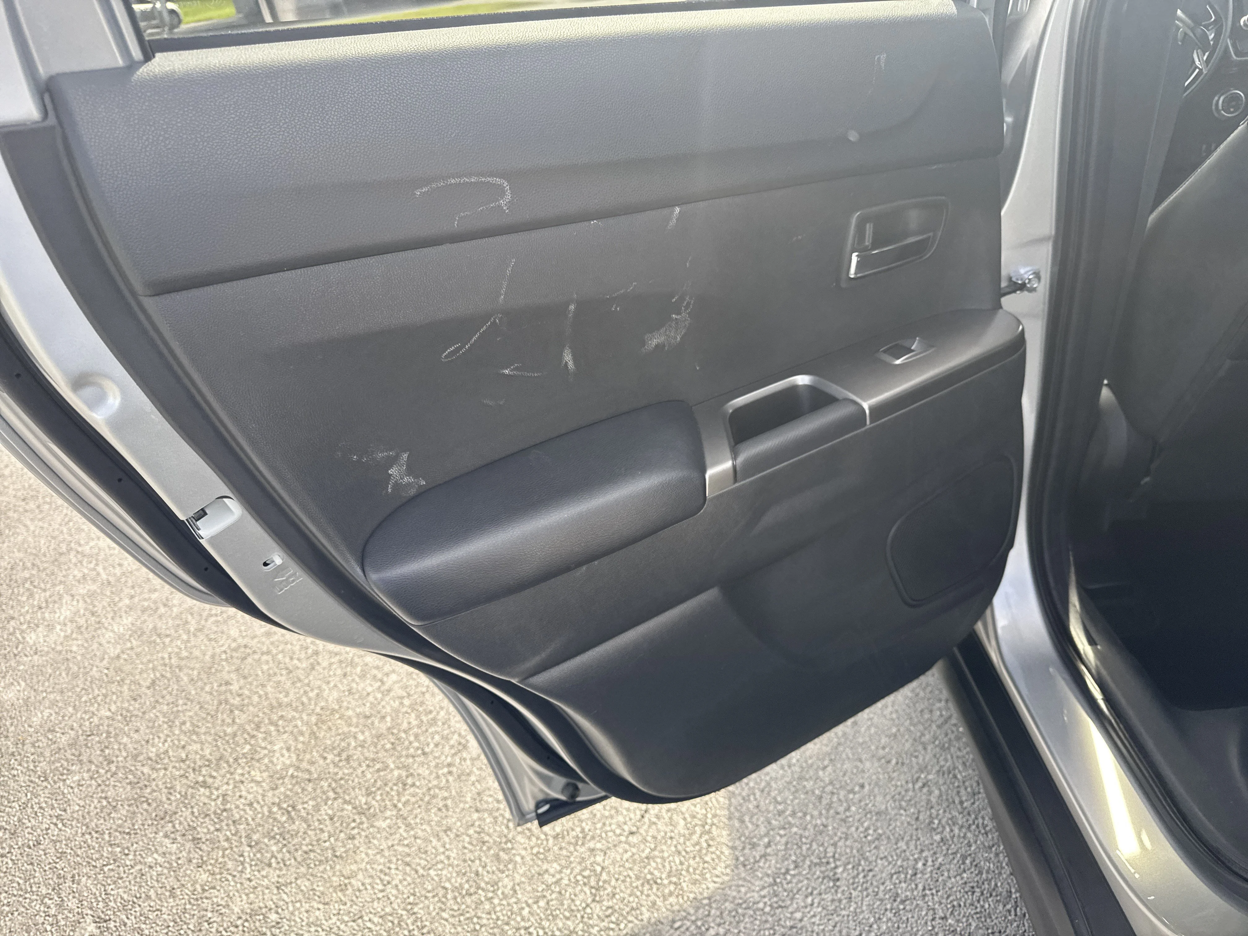 Used 2025  Mitsubishi 2.0 ES image 25
