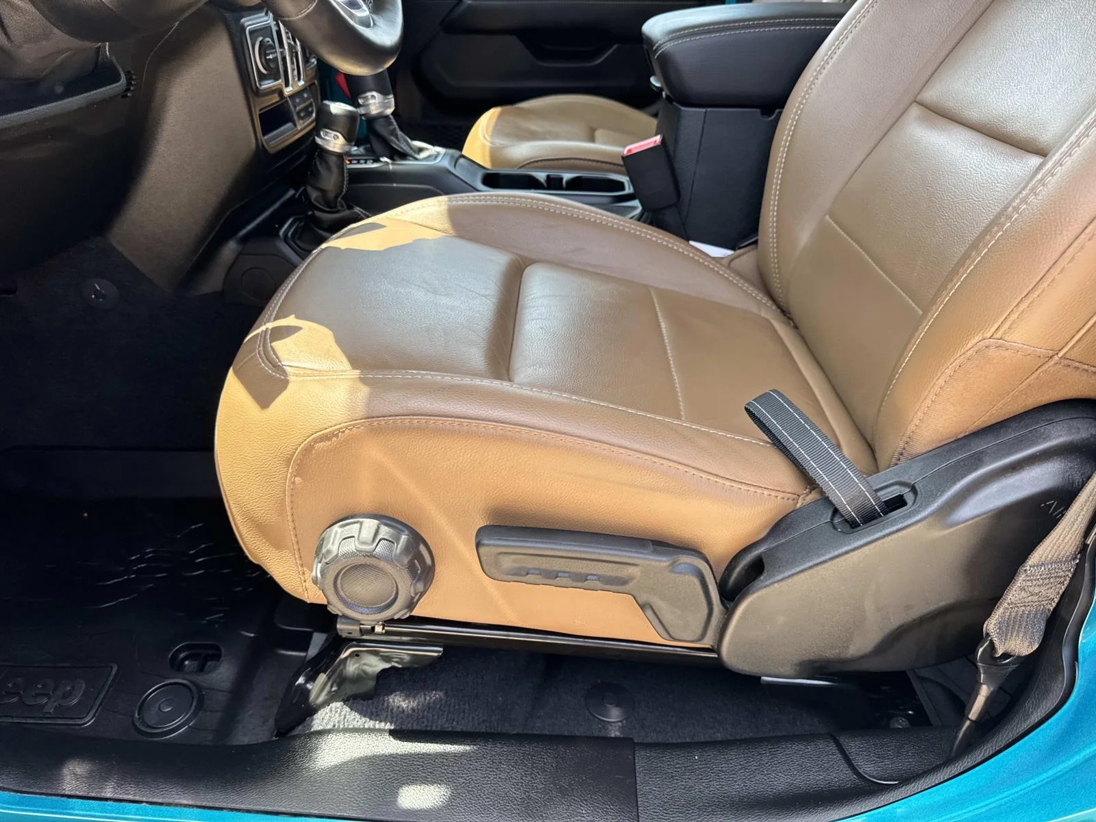 Used 2020 Green Jeep Sahara image 16
