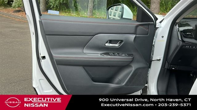 Used 2025 White Nissan SR image 9