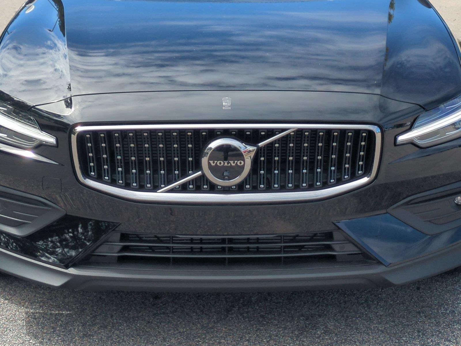 Used 2026 Onyx Black Metallic Volvo Ultra image 13