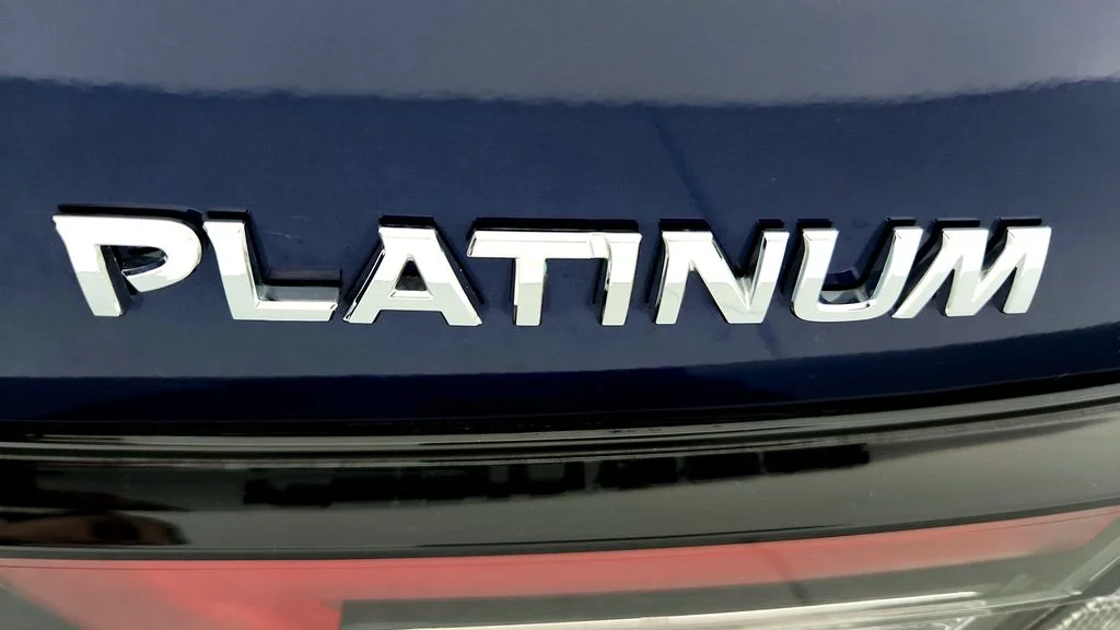 Used 2023 Blue Nissan Platinum image 14
