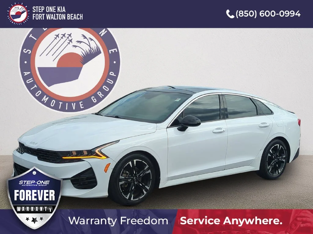 Used 2023 White Kia GT-Line image 1