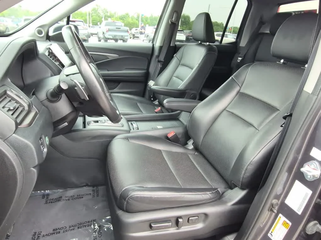 Used 2023 Modern Steel Metallic Honda RTL image 10