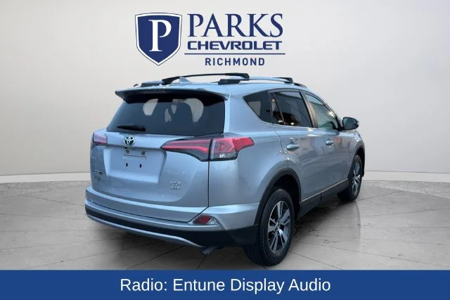 Used 2018 Silver Toyota XLE image 8