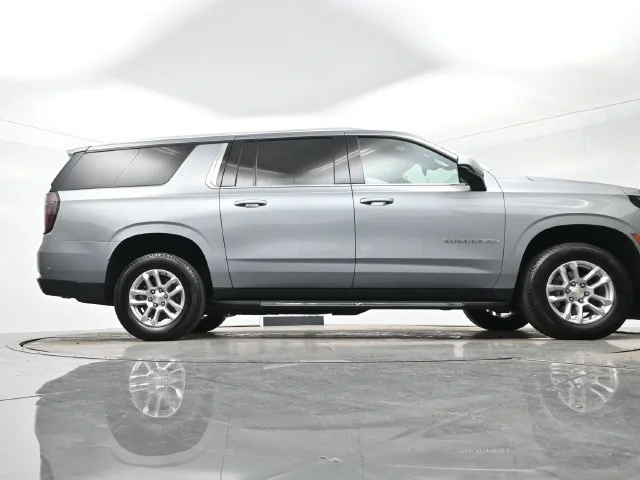 Used 2025 Sterling Gray Metallic Chevrolet LT image 31