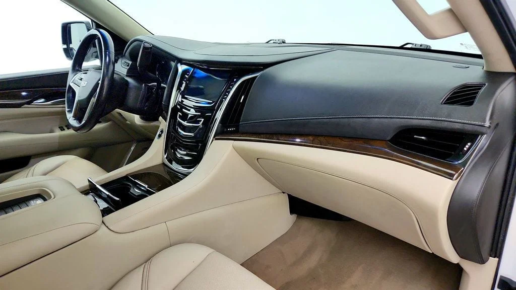 Used 2018 Crystal White Tricoat Cadillac 4WD 4dr Premium Luxury image 27