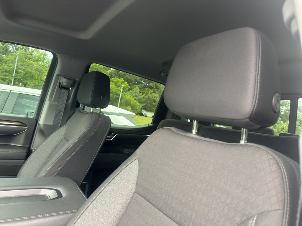 Used 2025 Summit White Chevrolet LT image 7