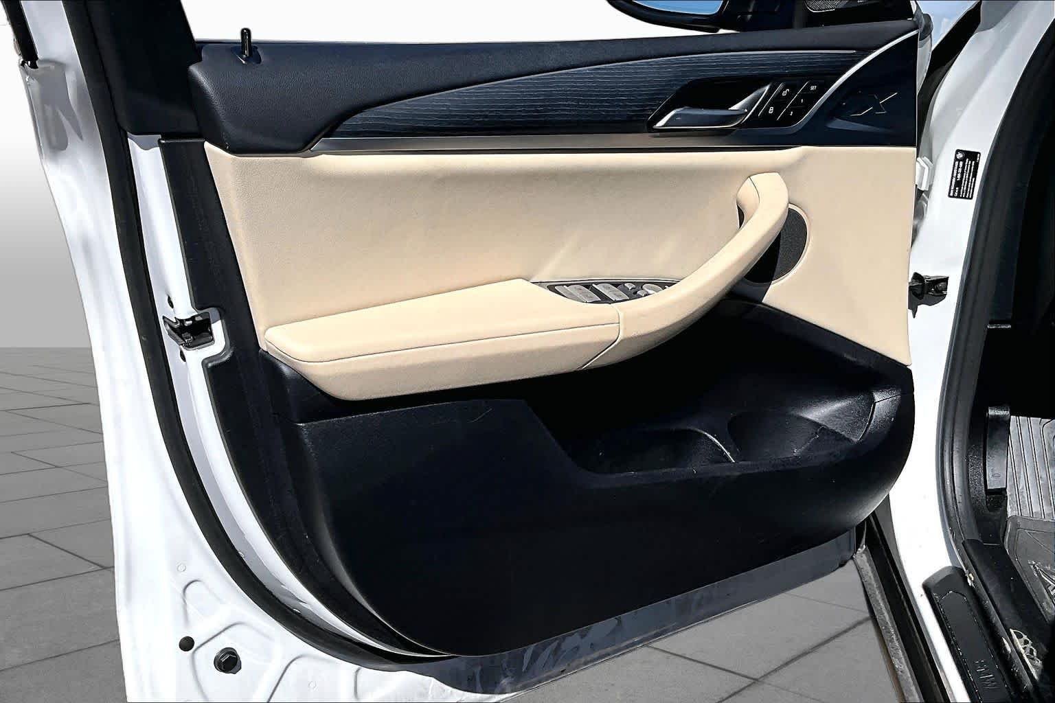 Used 2024 Mineral White Metallic BMW xDrive30i image 19