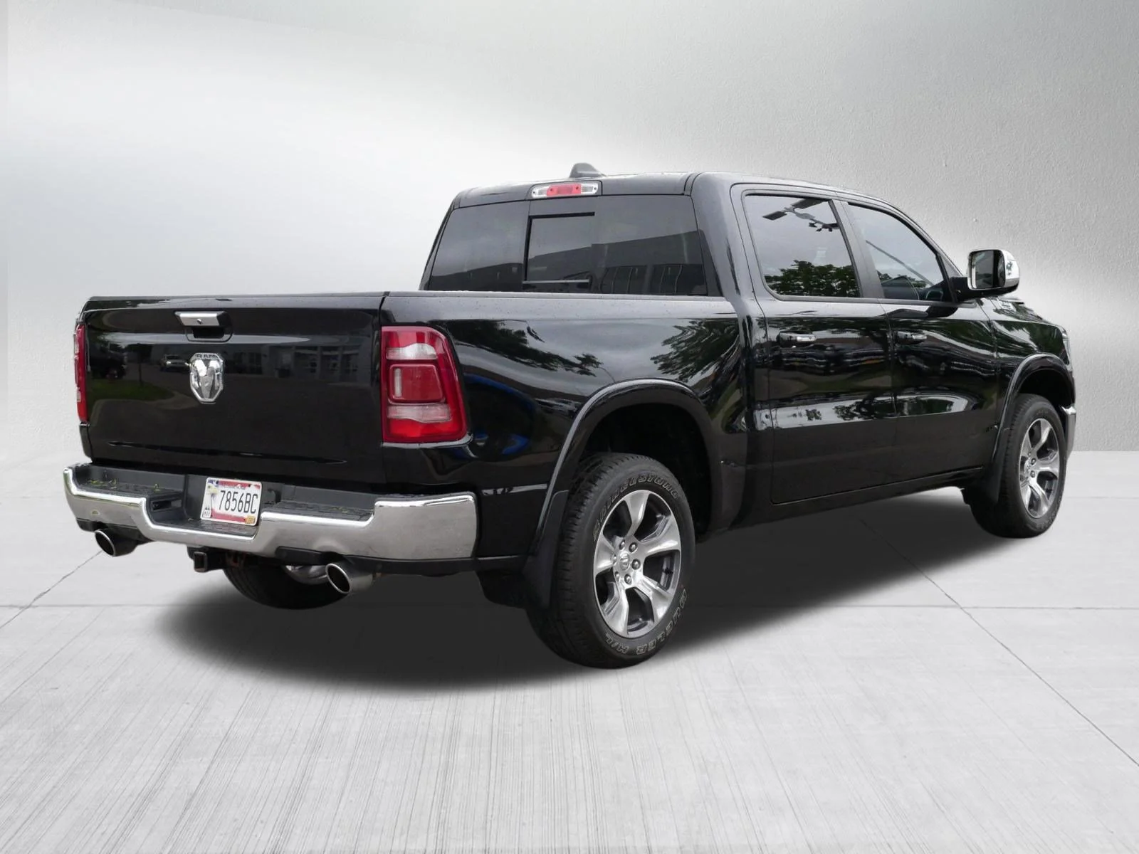 Used 2022 Diamond Black Crystal Pearlcoat Ram Laramie image 7