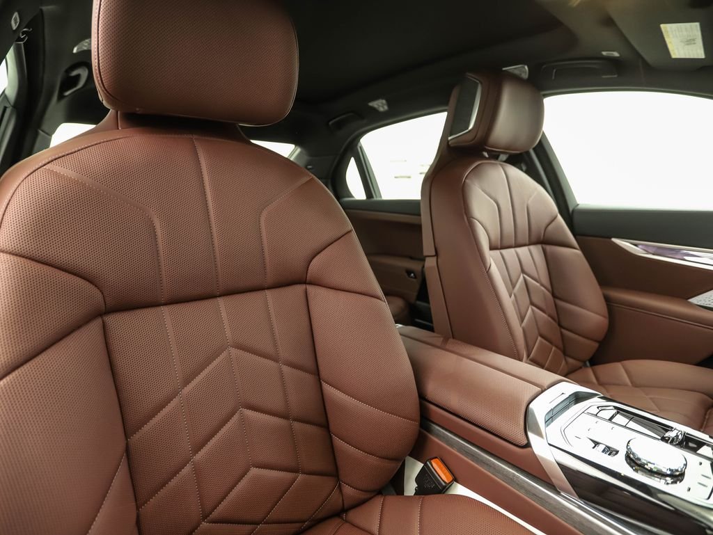 New 2026 Black Sapphire Metallic BMW 740i xDrive image 33