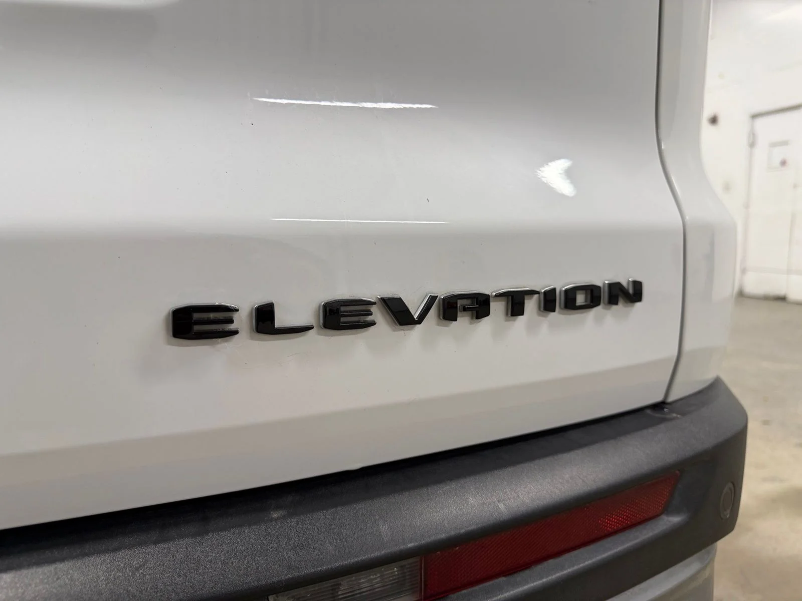 Used 2025 White GMC Elevation image 9