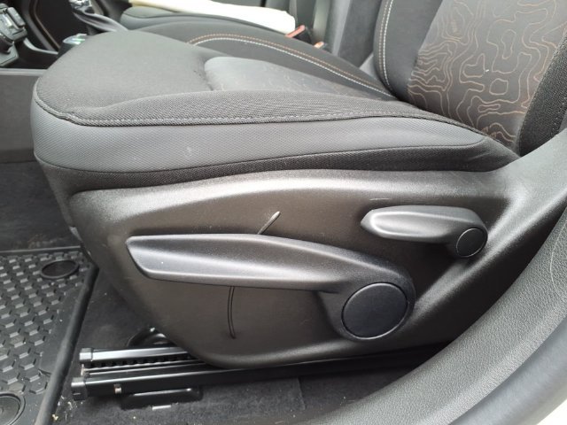 Used 2023 White Jeep Latitude image 26