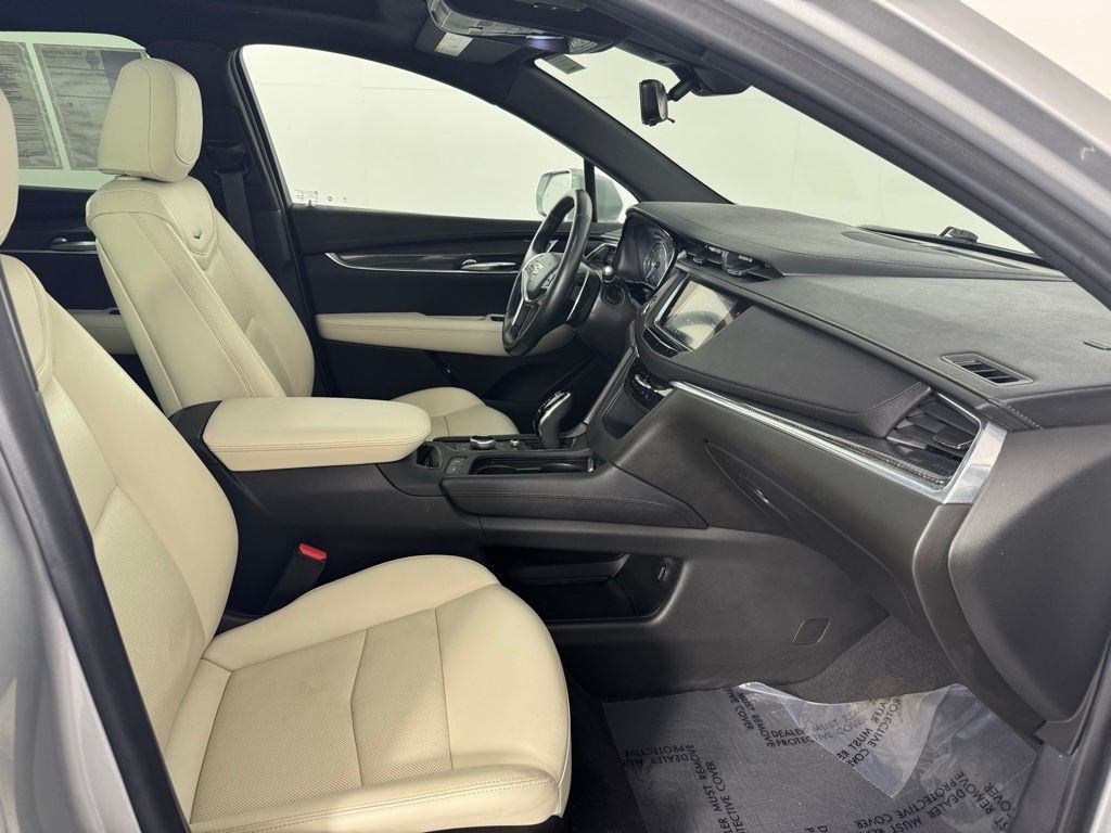Used 2020 Radiant Silver Metallic Cadillac Sport image 23