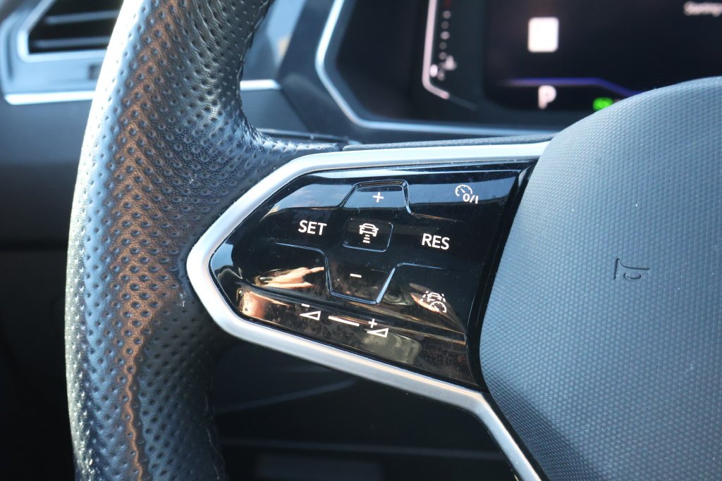 2023 Volkswagen Tiguan SEL R-LINE - Photo 17