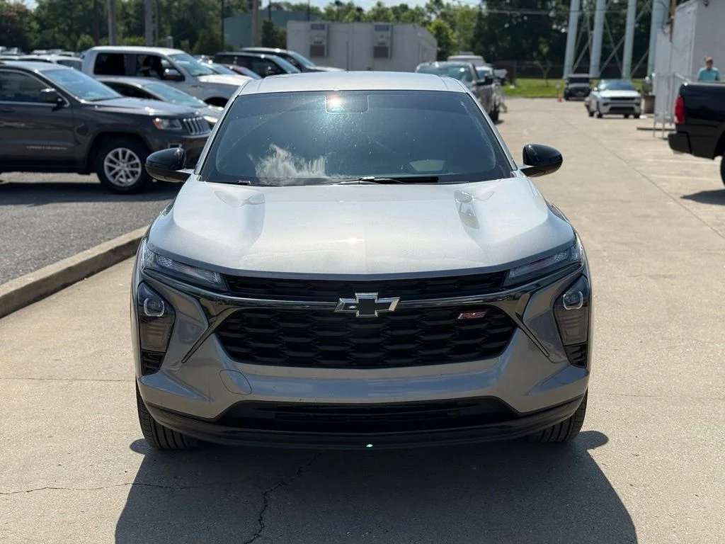 Used 2024 Gray Chevrolet 1RS image 3