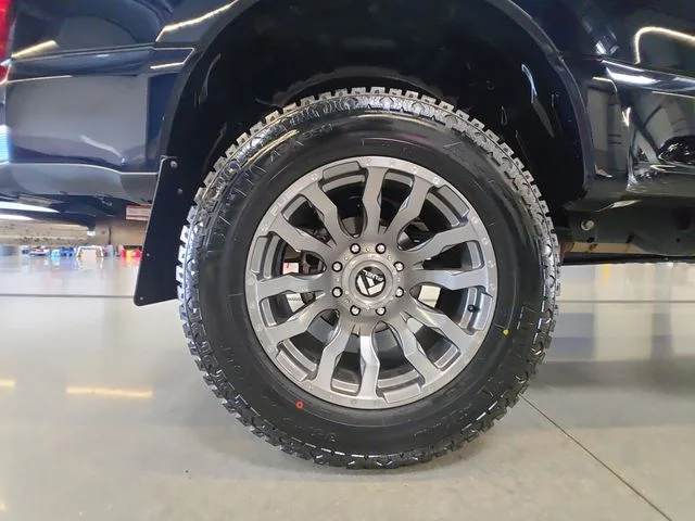 Used 2025 Blue Metallic Ford King Ranch image 28
