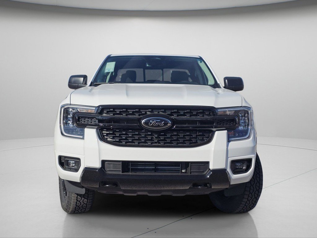 Used 2025 Oxford White Ford XLT image 3