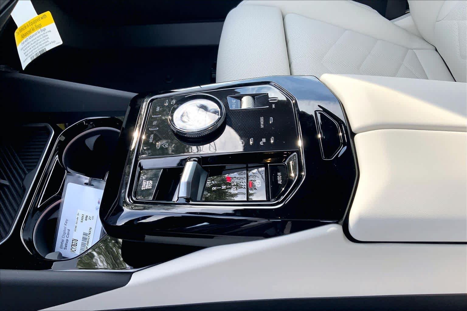 New 2027 Oxide Grey Metallic BMW 530i xDrive image 7