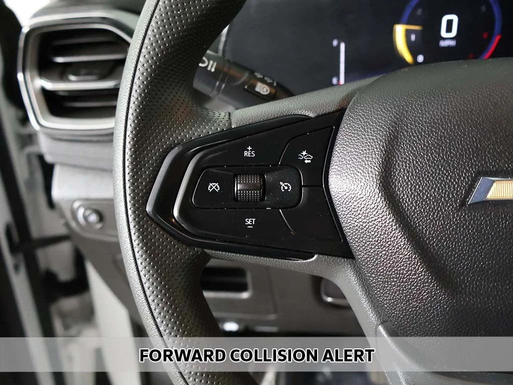 Used 2025 White Chevrolet LT image 3