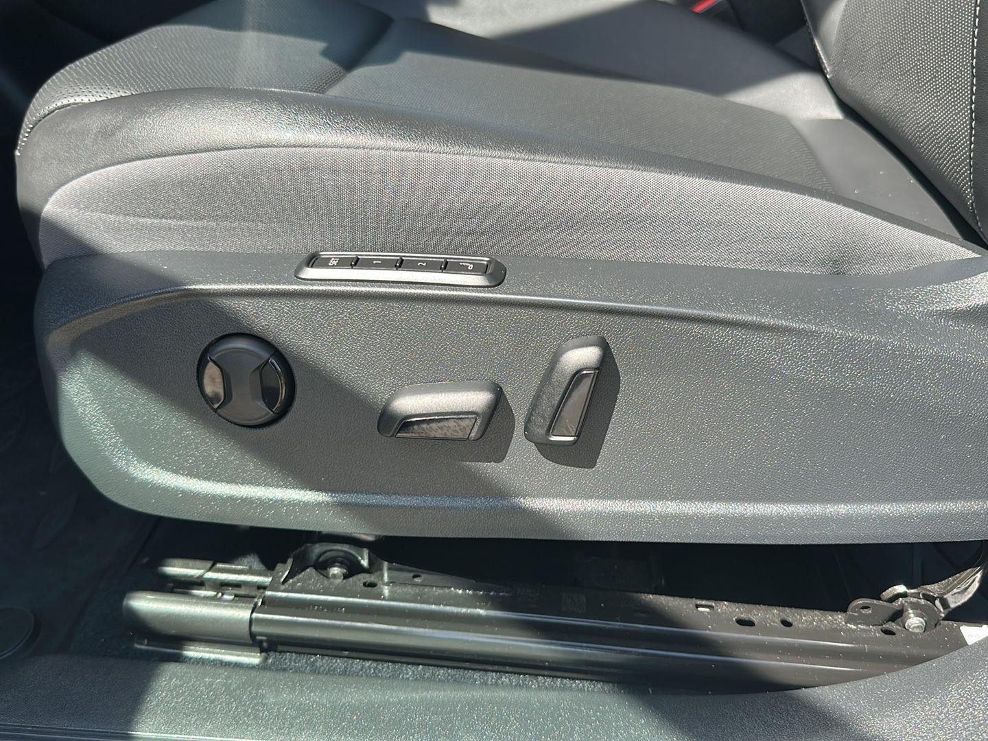 Used 2023 Opal White Pearl Volkswagen Pro S image 24