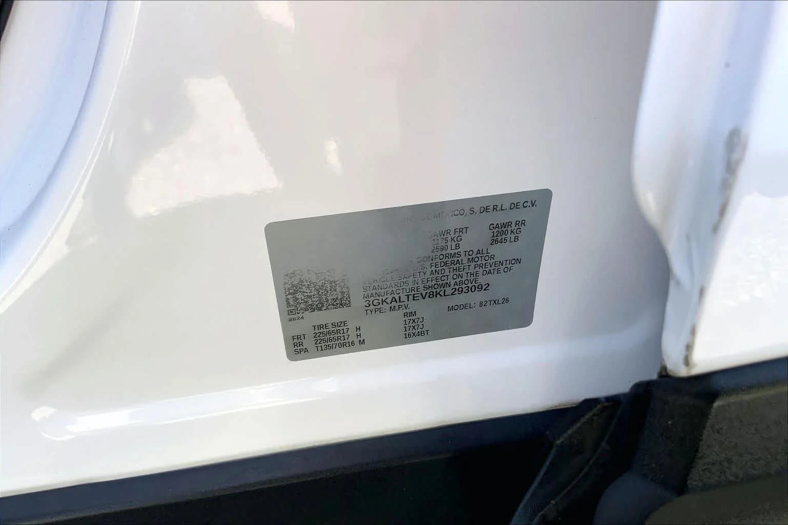 Used 2019 Summit White GMC SLE image 33