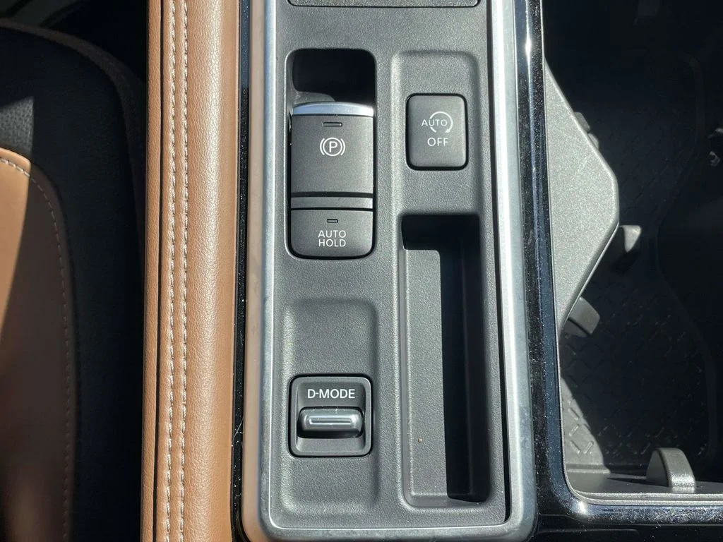 Used 2024 Gray Nissan Platinum image 24