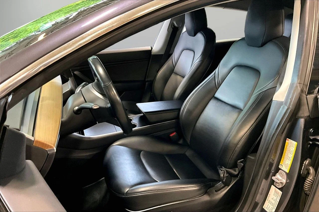 Used 2019  Tesla Long Range image 22