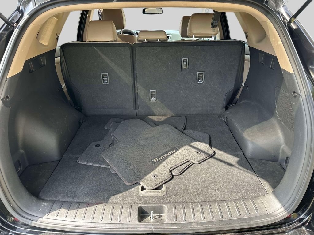 Used 2018 Black Hyundai SEL Plus image 10