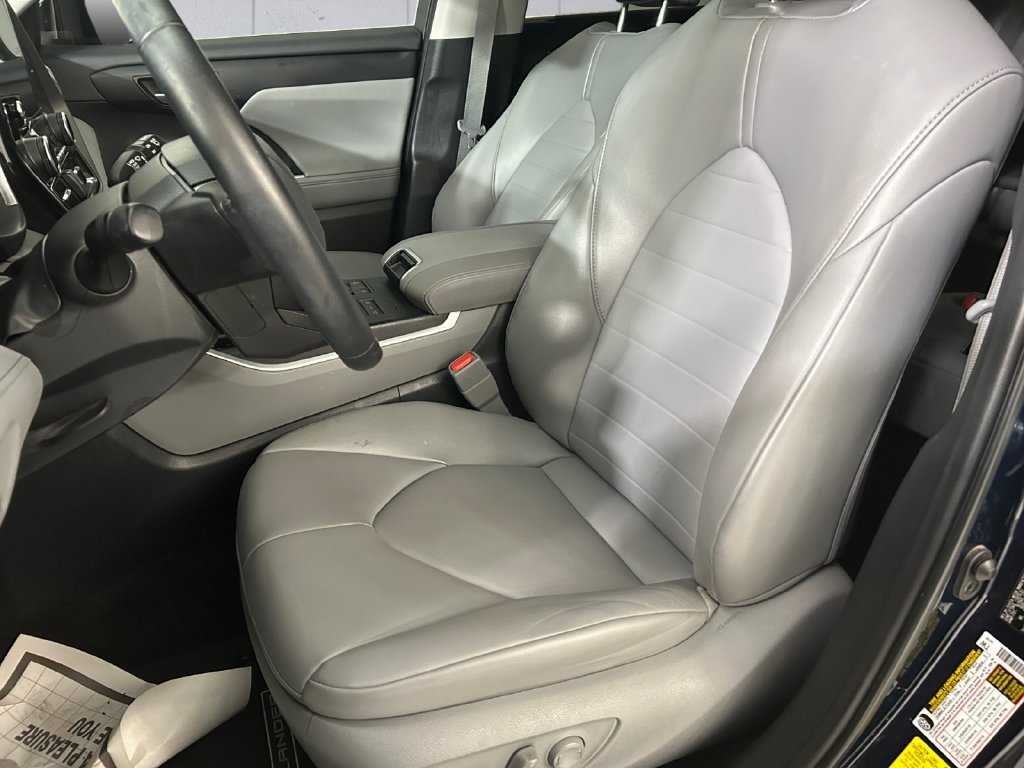 Used 2023  Toyota XLE image 8