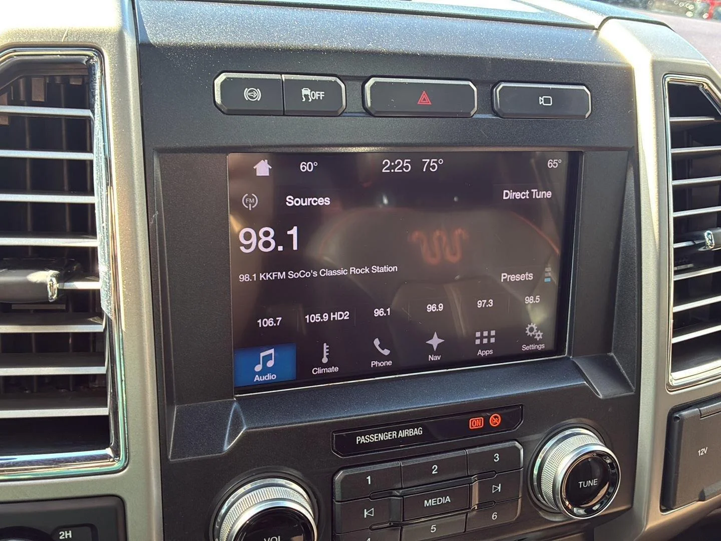 Used 2017 Oxford White Ford King Ranch image 26
