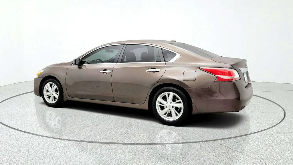 Used 2014 Java Metallic Nissan 4dr Sedan I4 2.5 SV image 7