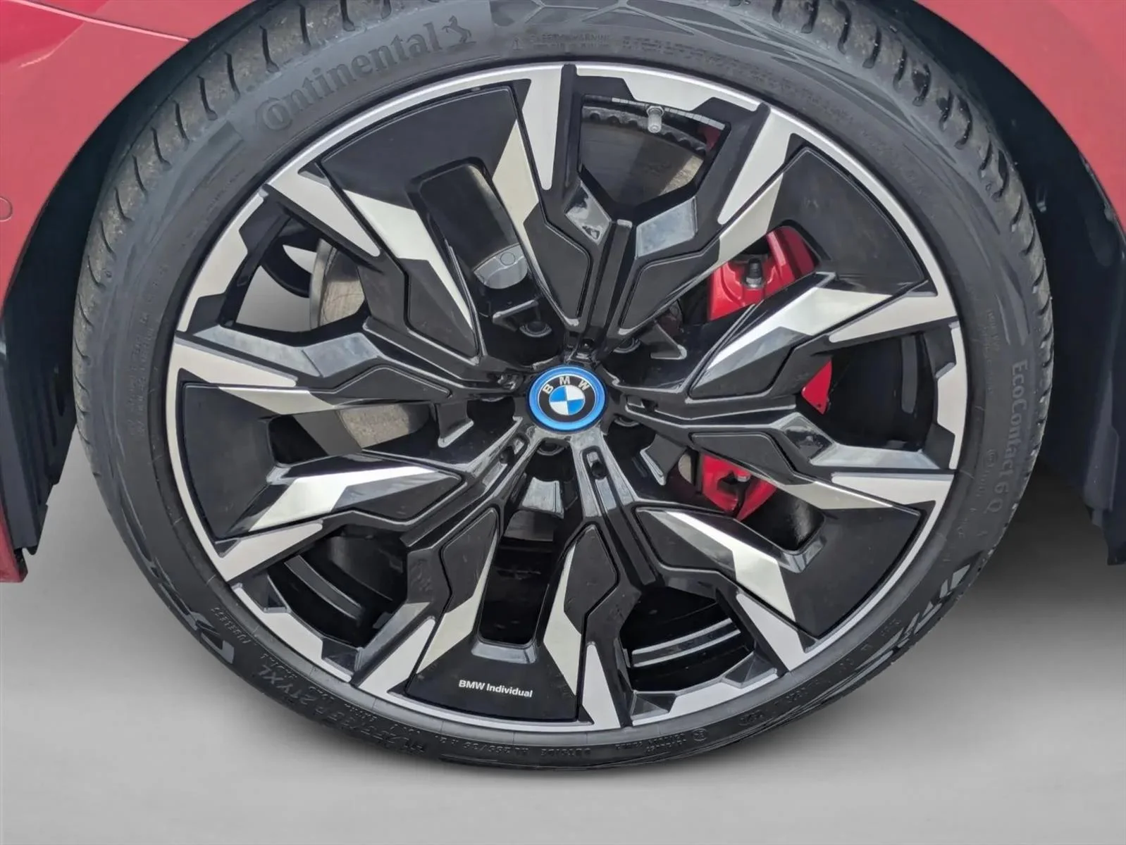 2025 BMW i5 M60 - Photo 24