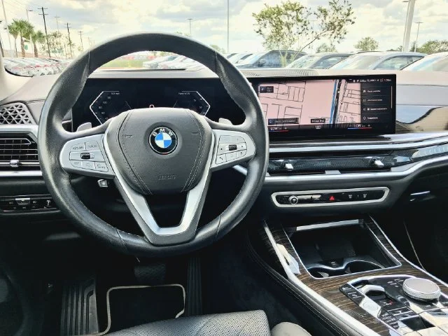 Used 2023 White BMW xDrive40i image 13