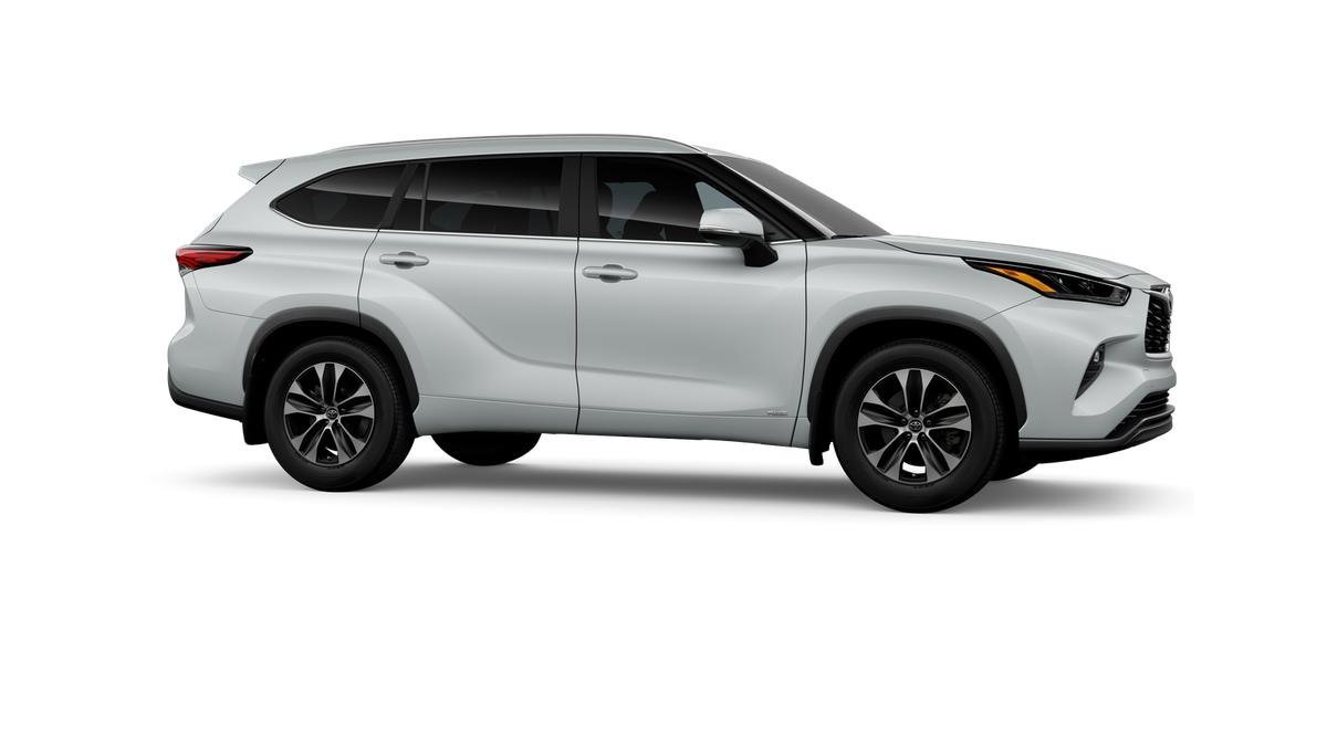 New 2026 Wind Chill Pearl Toyota Hybrid XLE image 35
