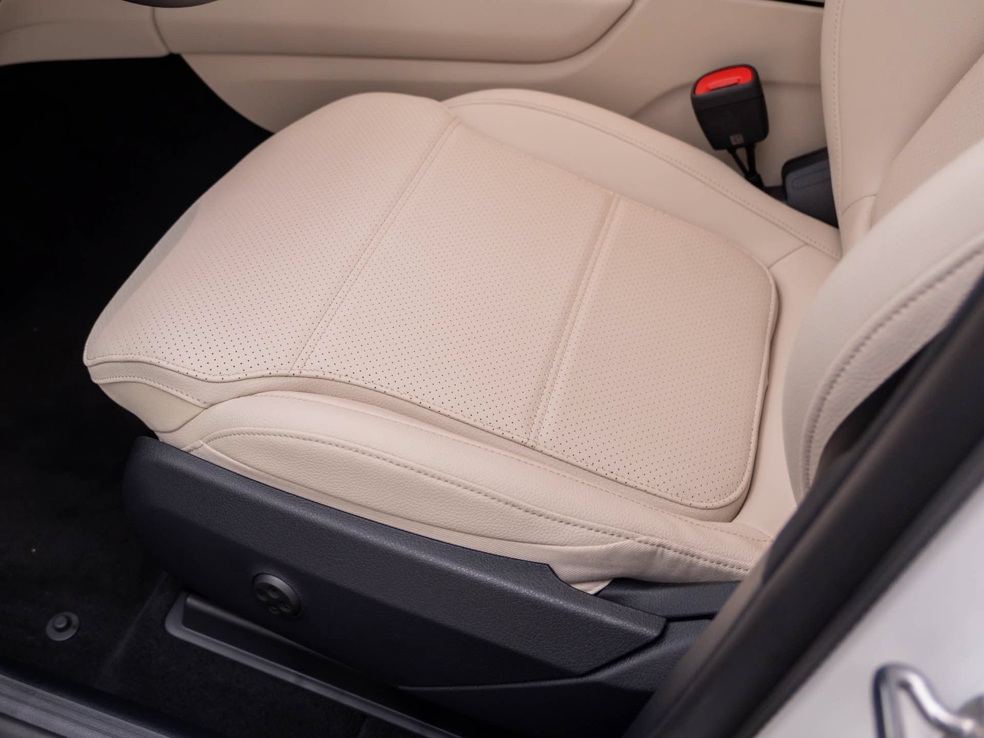 New 2027 Polar White Mercedes-Benz GLC 300 image 61