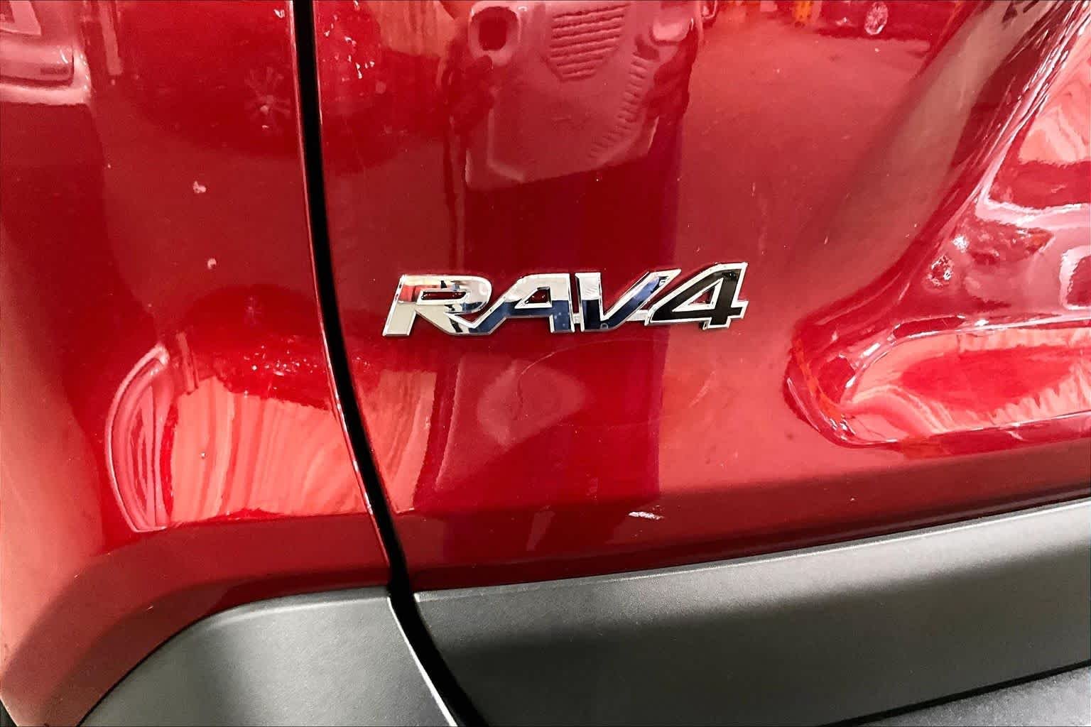 Used 2025 Ruby Flare Pearl Toyota Hybrid XLE image 31