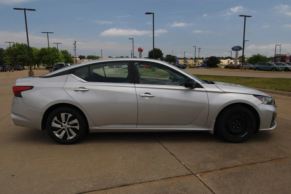 Used 2024 Silver Nissan 2.5 S image 4