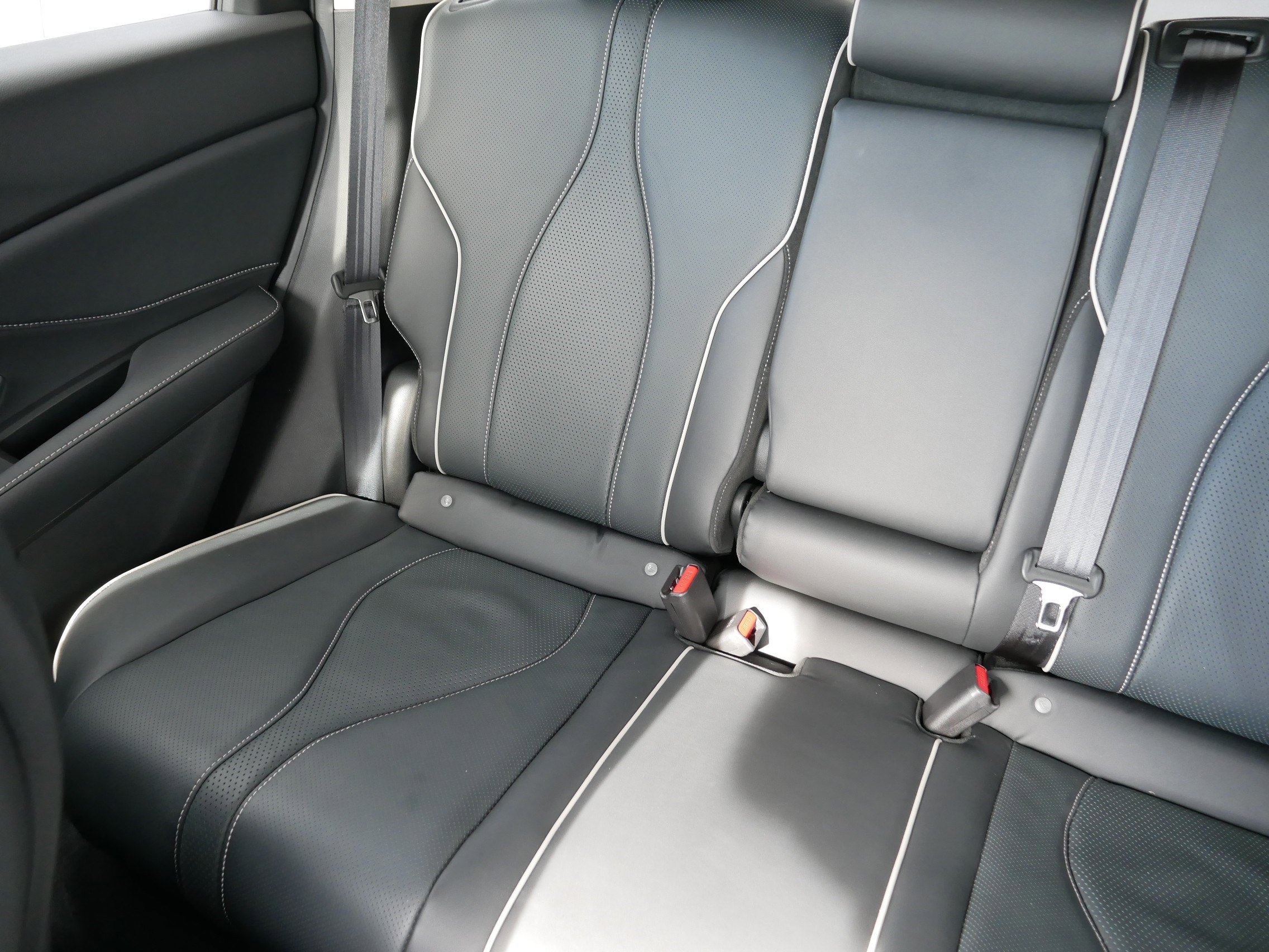 Used 2024 Platinum White Pearl Acura w/Advance Package image 12
