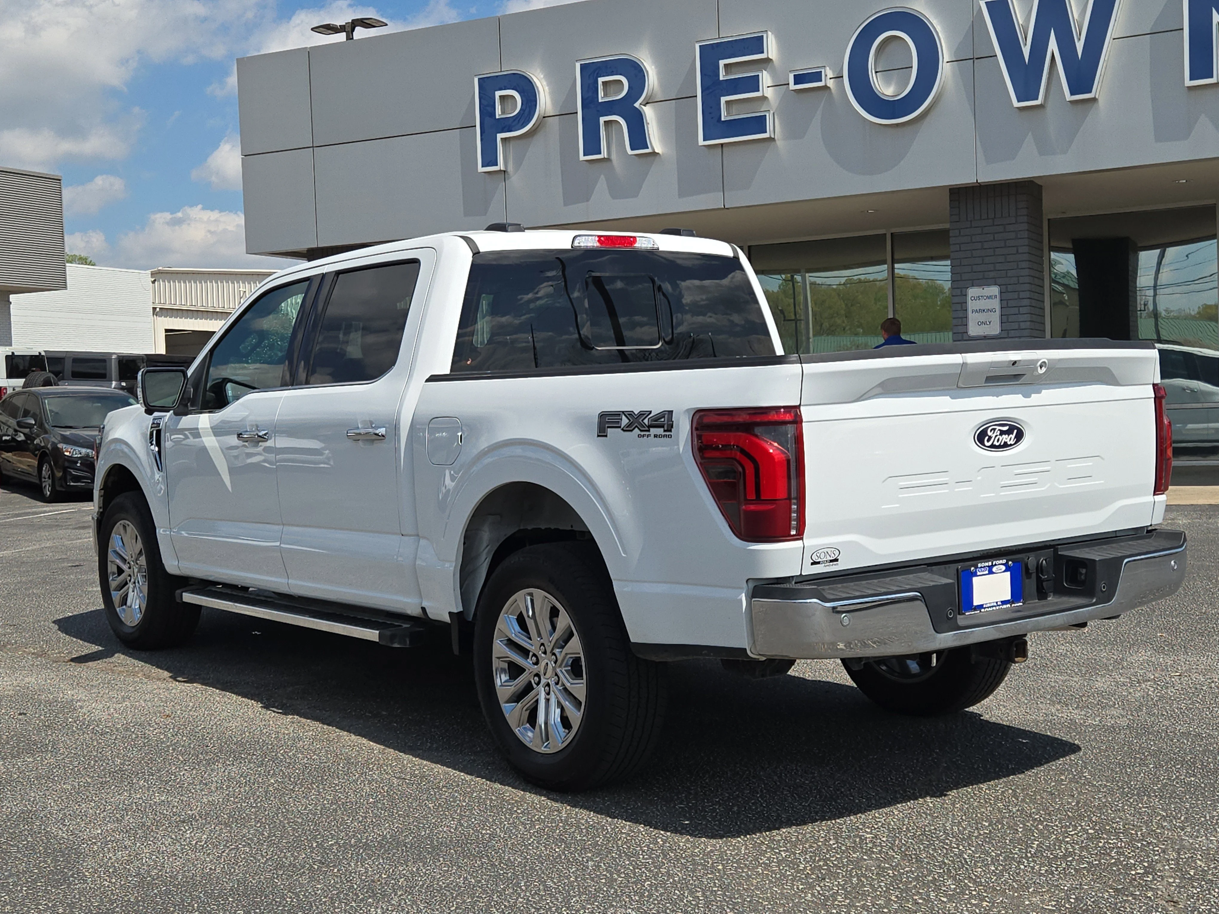 Used 2025 Oxford White Ford LARIAT image 9