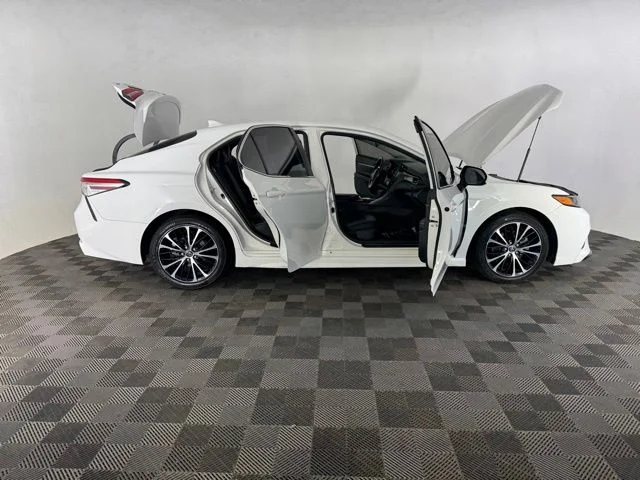 Used 2020 White Toyota SE image 9