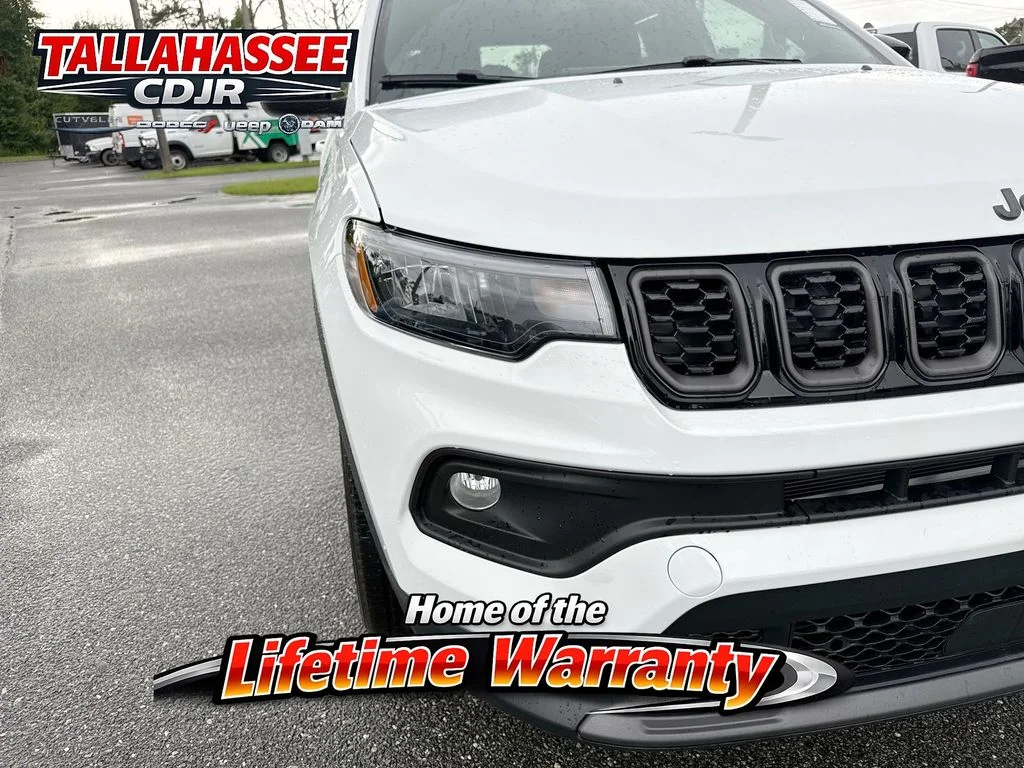 New 2026 Bright White Clear-Coat Exterior Paint Jeep Latitude image 11