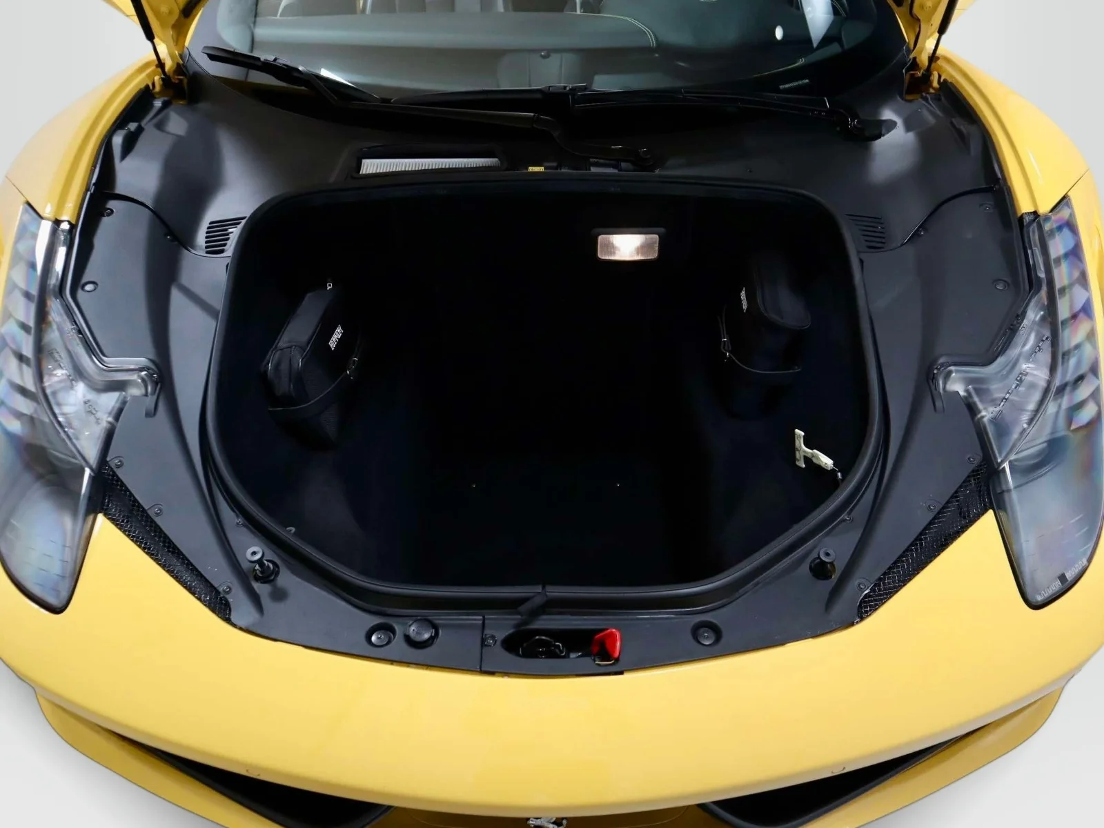 Used 2013 Giallo Modena Ferrari 2dr Conv image 10