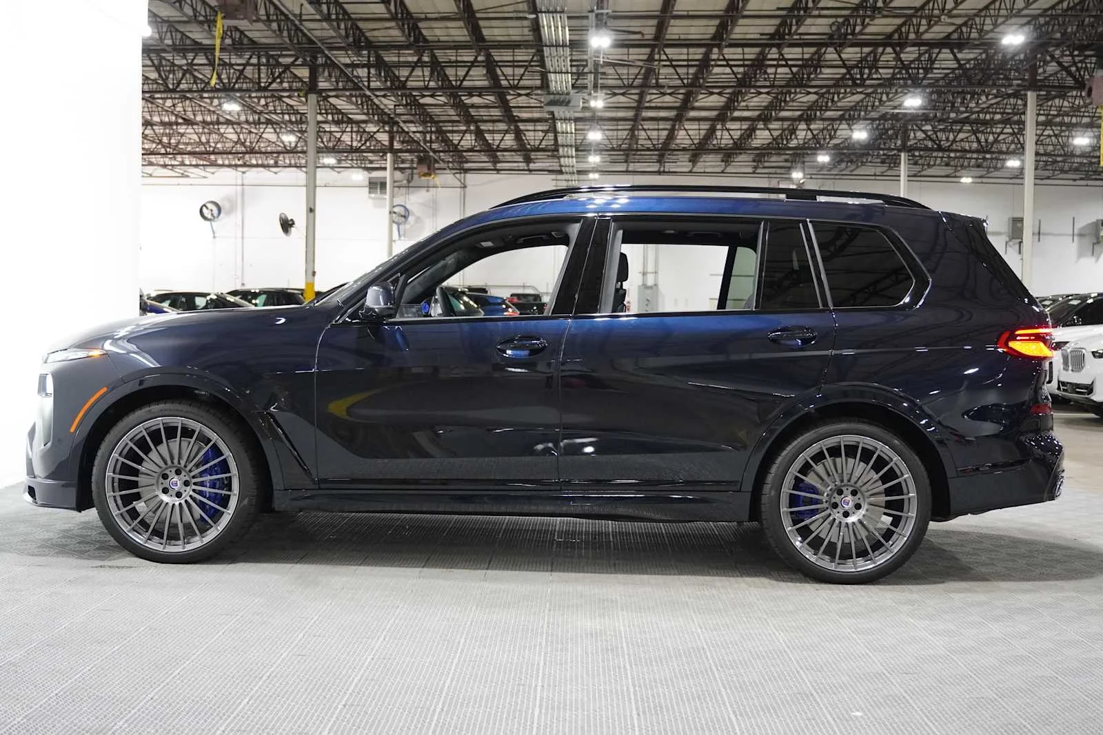New 2026 Carbon Black Metallic BMW ALPINA XB7 image 4