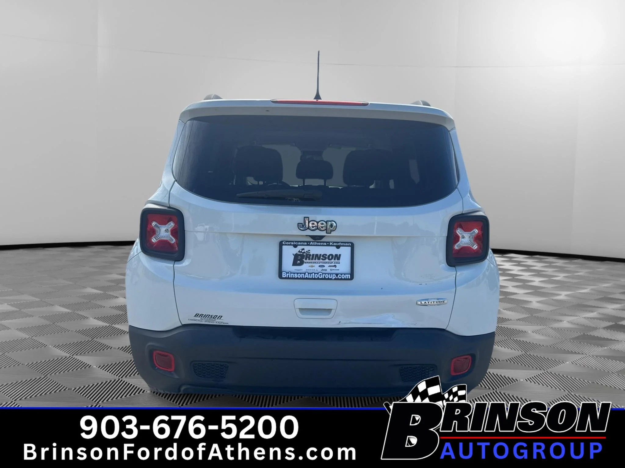 Used 2019 Alpine White Clearcoat Jeep Latitude image 6